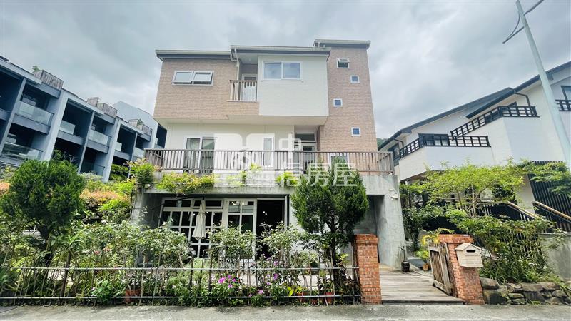 礁溪別墅區獨棟花園溫泉泳池別墅~層峰典藏房屋室內格局與周邊環境