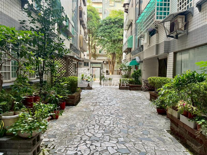 鑫聖中信-竹北市縣政五街電梯三房房屋室內格局與周邊環境
