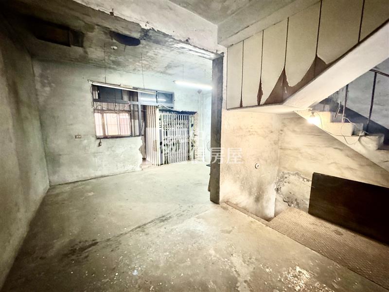 內壢高中透天-有貨梯房屋室內格局與周邊環境