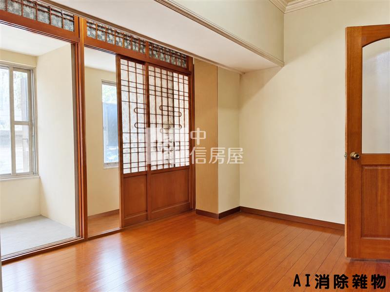 低總價上安路面公園店面房屋室內格局與周邊環境