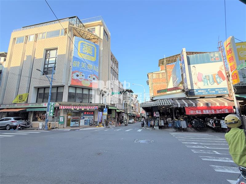 南投民權街三角窗電梯透店房屋室內格局與周邊環境
