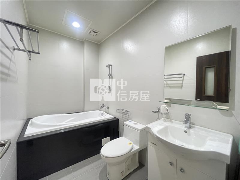 北屯輕屋齡雙車透天房屋室內格局與周邊環境