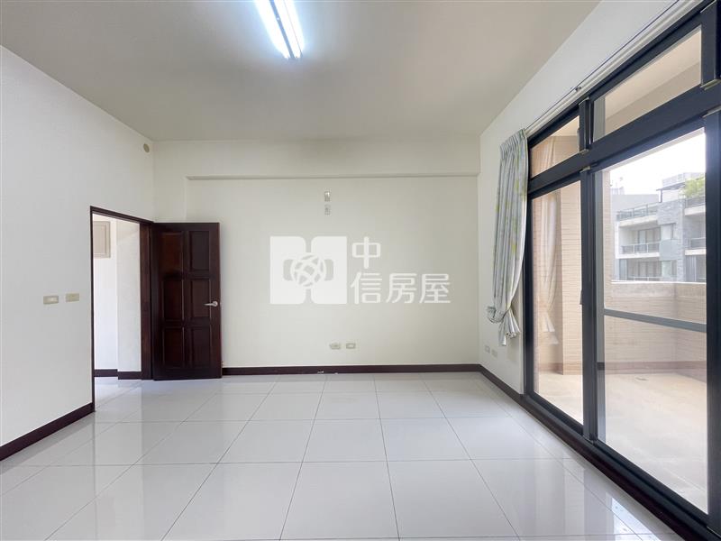 北屯輕屋齡雙車透天房屋室內格局與周邊環境