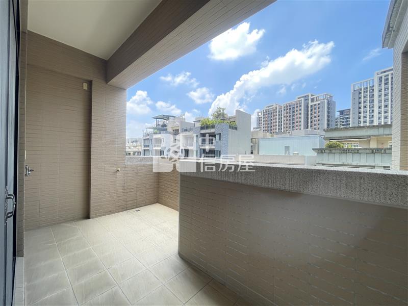 北屯輕屋齡雙車透天房屋室內格局與周邊環境