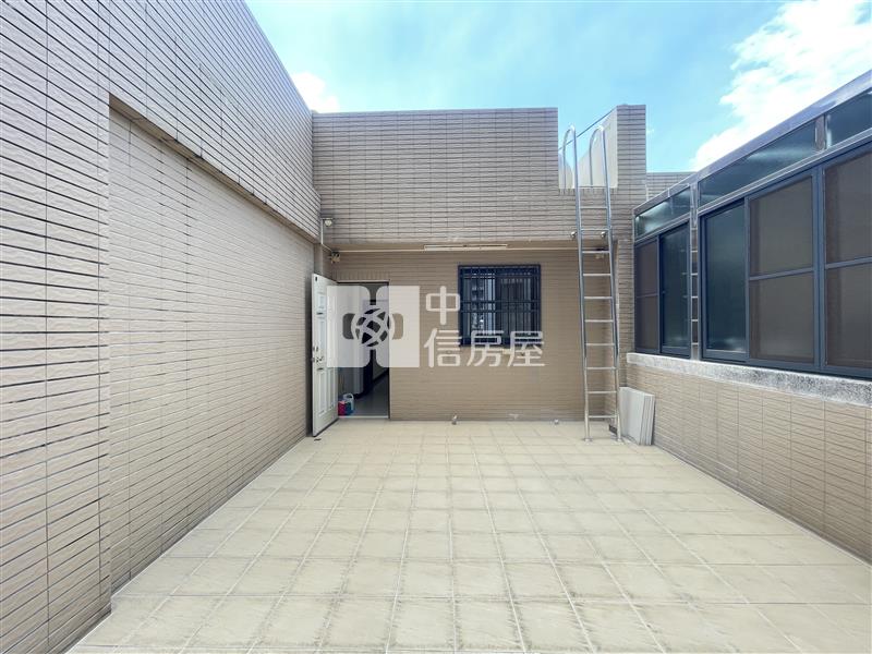 北屯輕屋齡雙車透天房屋室內格局與周邊環境