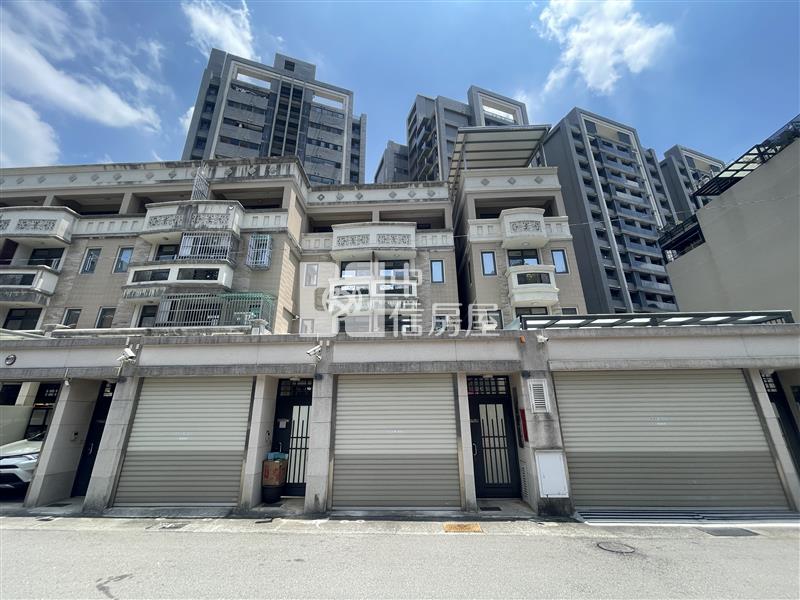 北屯輕屋齡雙車透天房屋室內格局與周邊環境