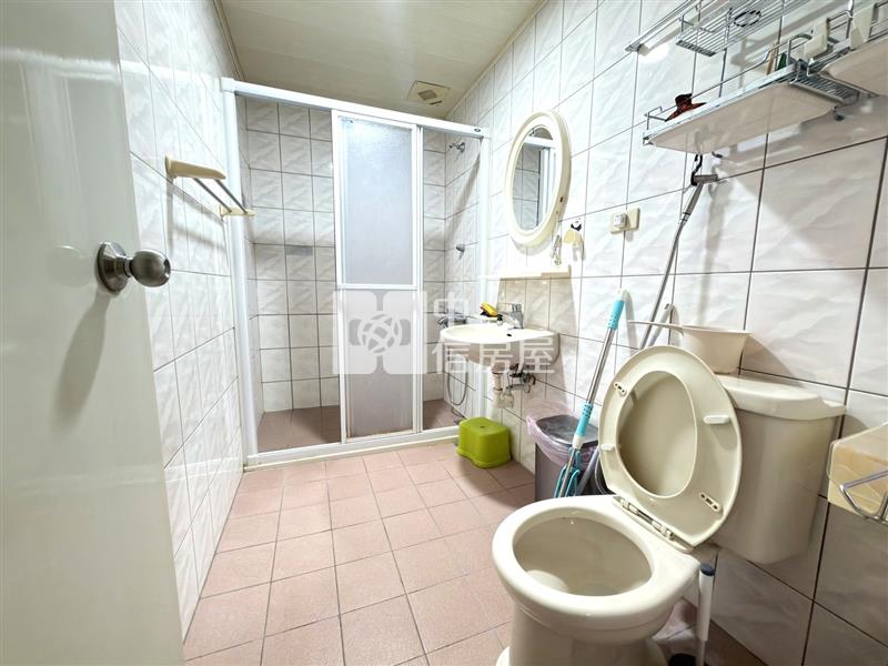 中科世貿臨路透天房屋室內格局與周邊環境
