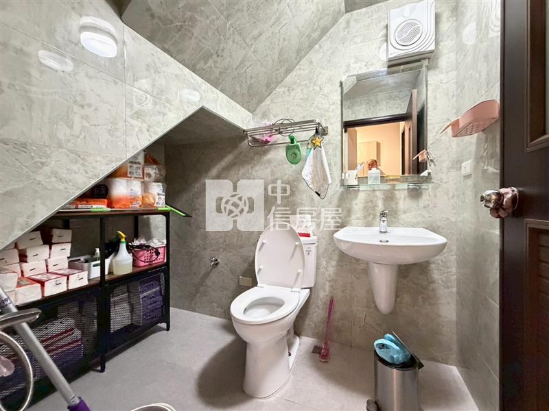 西螺文昌國小旁輕屋齡別墅房屋室內格局與周邊環境