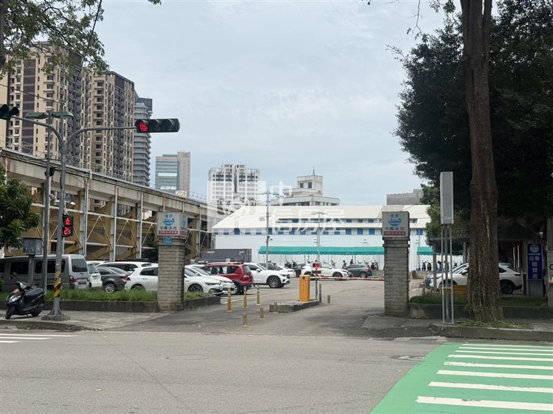14期旁旅順路美三房附車位房屋室內格局與周邊環境