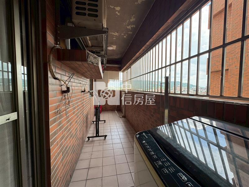 草屯市中心星巴克旁三房華廈房屋室內格局與周邊環境