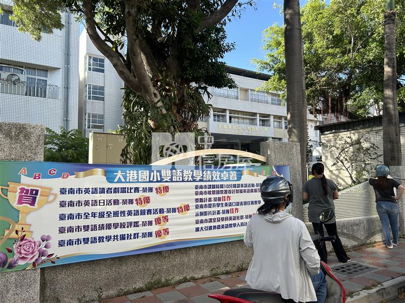 北區公園旁三角窗建地房屋室內格局與周邊環境