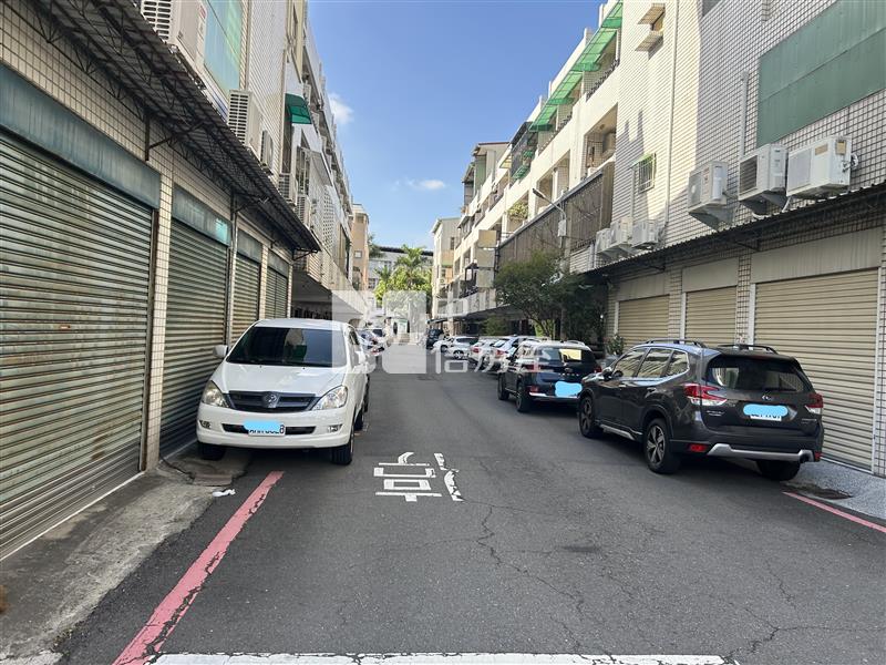 北區公園旁三角窗建地房屋室內格局與周邊環境
