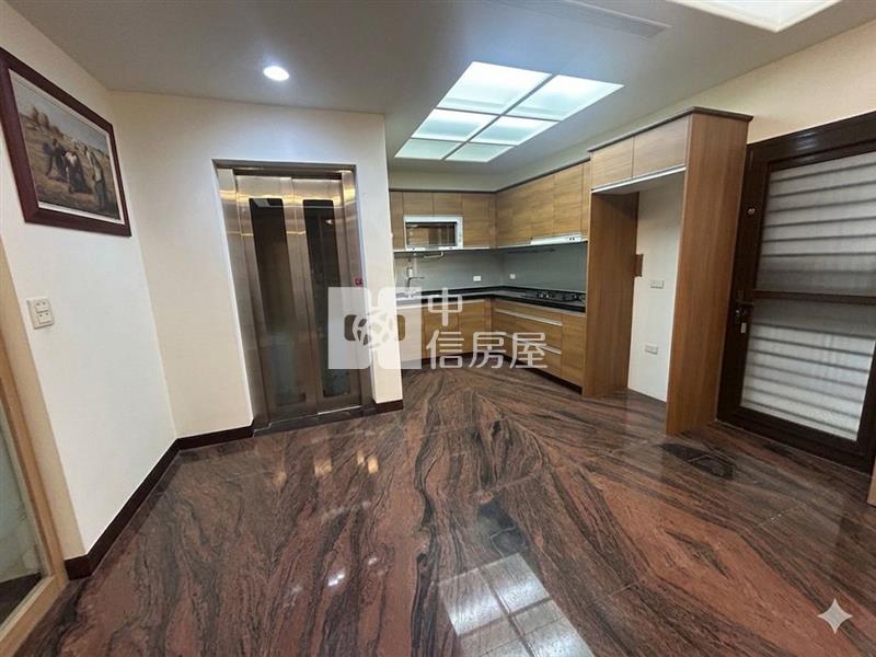 中壢工業區大地坪大面寬電梯透天(中信卓越團隊)房屋室內格局與周邊環境