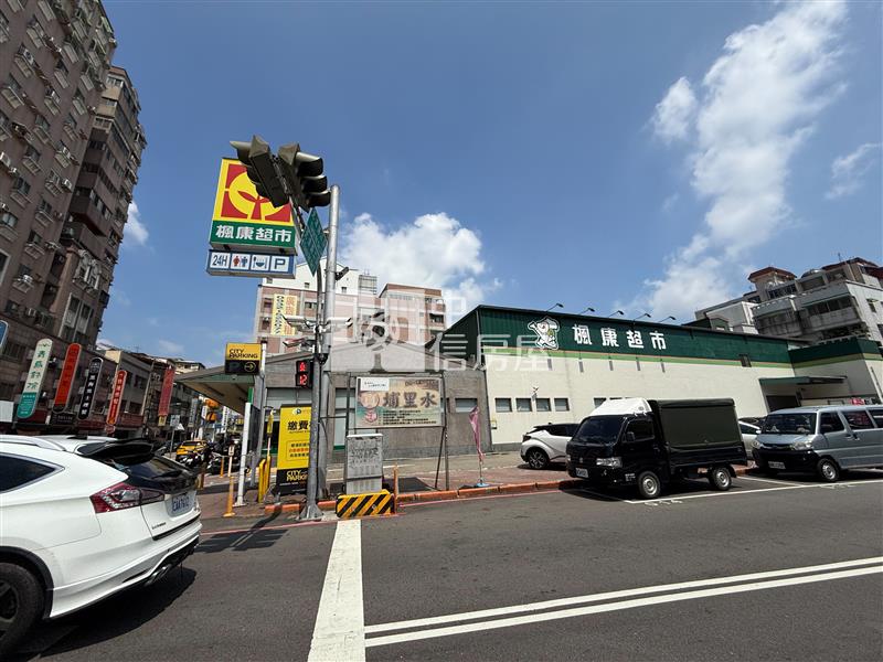 文心捷運站畢卡索大套房房屋室內格局與周邊環境