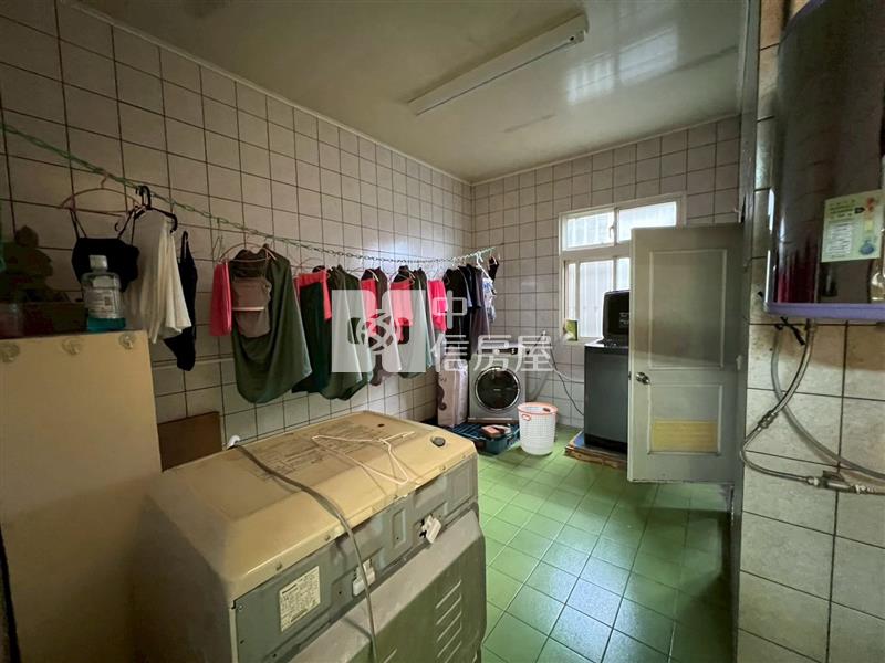 1J94龍壽街大路邊透天金店面房屋室內格局與周邊環境