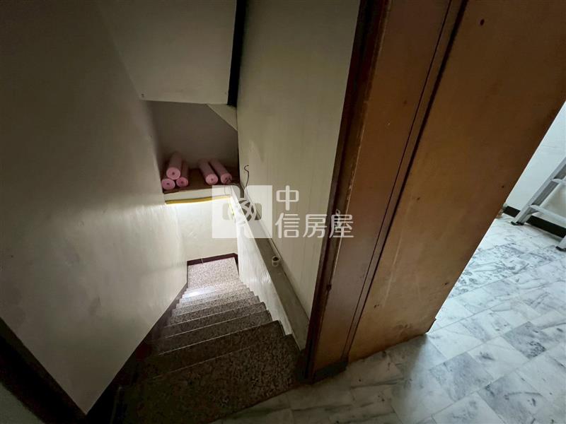 1J94龍壽街大路邊透天金店面房屋室內格局與周邊環境