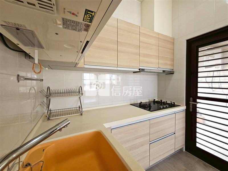 經貿之星視野三房平車房屋室內格局與周邊環境