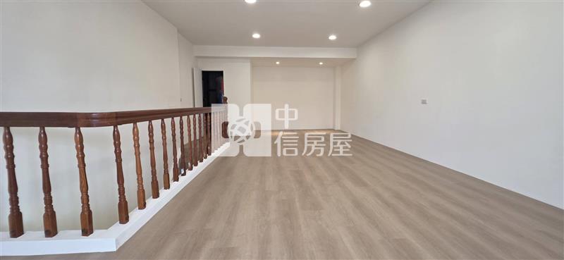 近金陵路整新美透天房屋室內格局與周邊環境