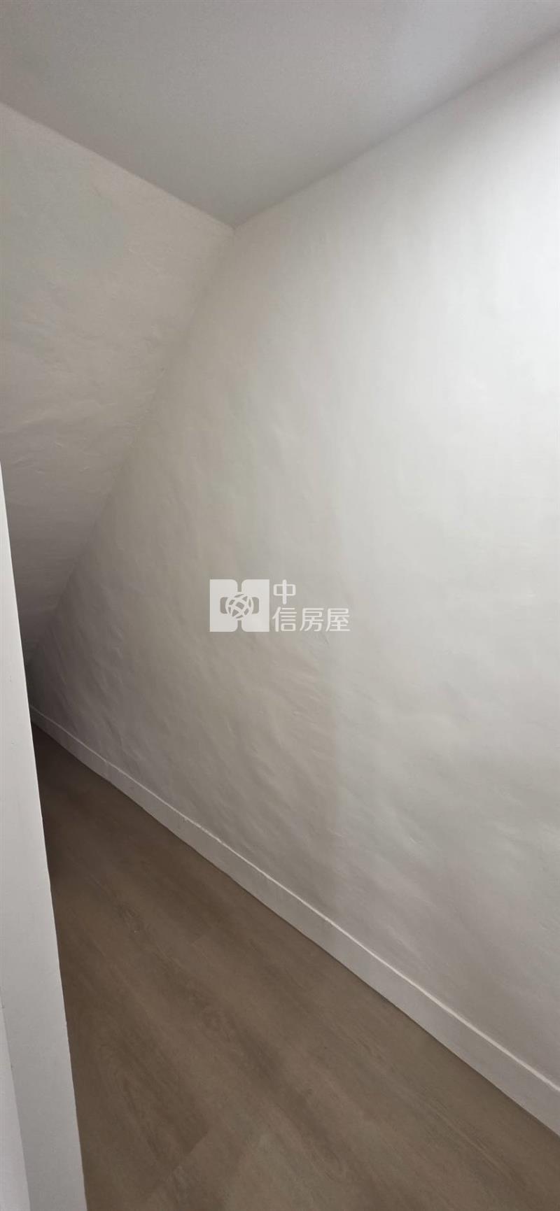 近金陵路整新美透天房屋室內格局與周邊環境