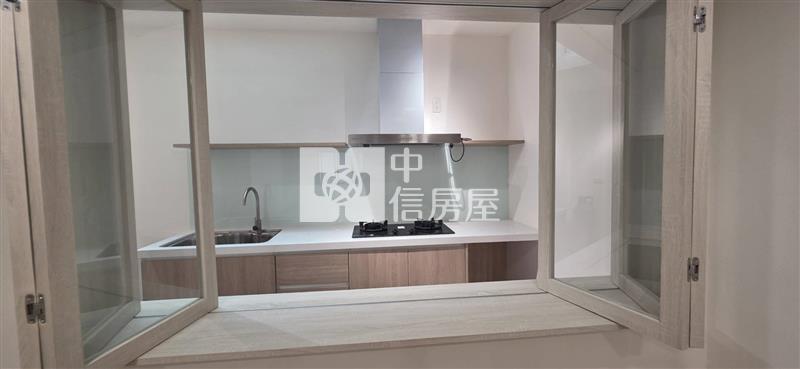 近金陵路整新美透天房屋室內格局與周邊環境