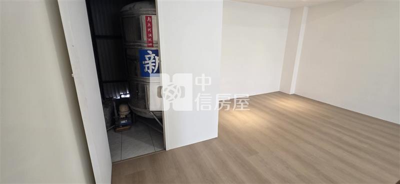 近金陵路整新美透天房屋室內格局與周邊環境