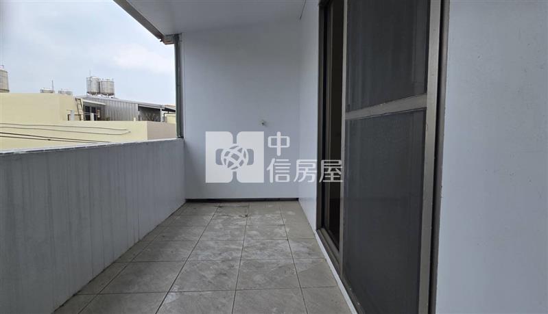 近金陵路整新美透天房屋室內格局與周邊環境