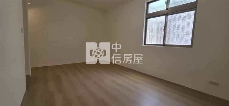 近金陵路整新美透天房屋室內格局與周邊環境