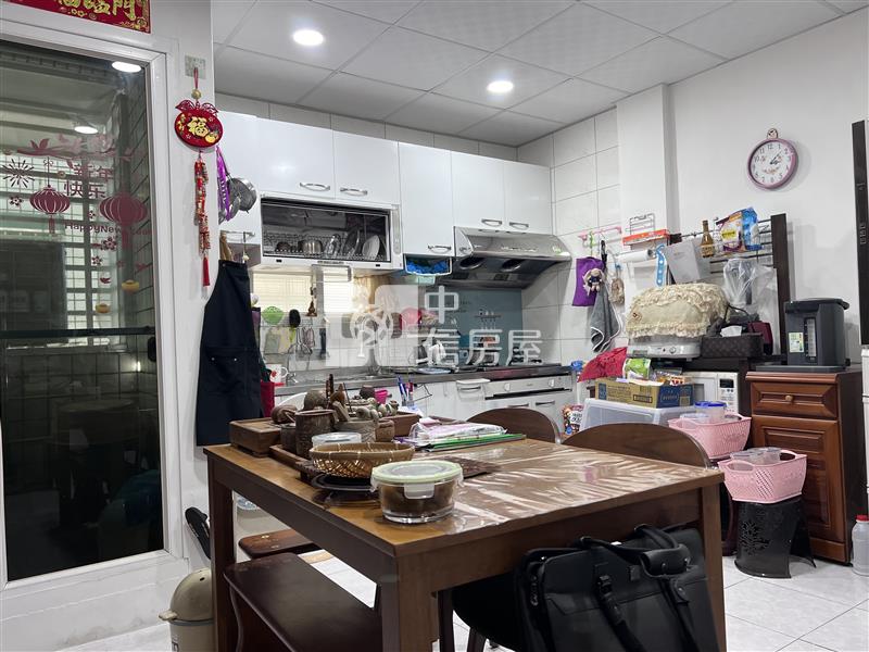紅瓦鎮屋況佳透天車墅房屋室內格局與周邊環境