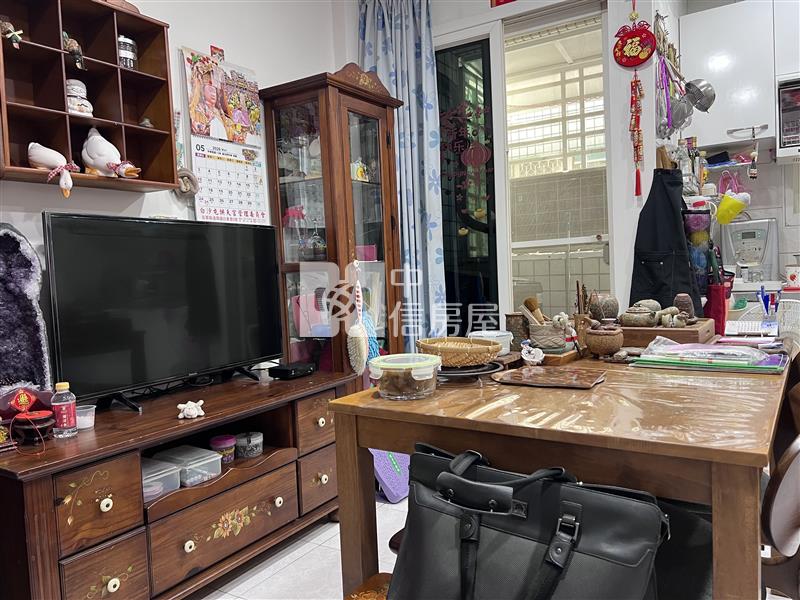 紅瓦鎮屋況佳透天車墅房屋室內格局與周邊環境