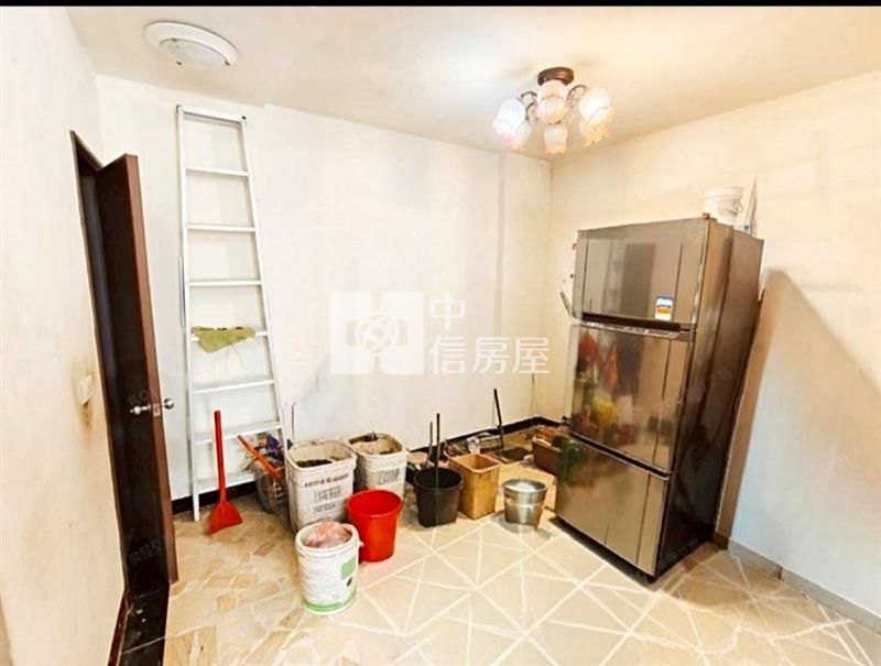 中壢南亞邊間透店房屋室內格局與周邊環境