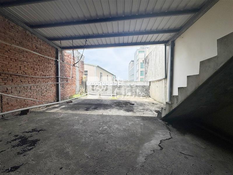 近過嶺重劃區超大地坪透天-土地54坪房屋室內格局與周邊環境