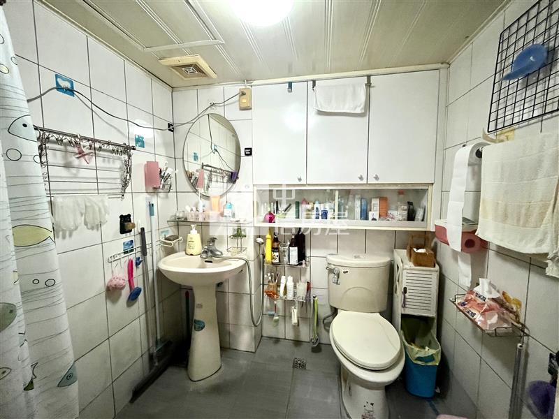 一點利旁文心百利樓中樓｜雙主臥｜雙車位房屋室內格局與周邊環境