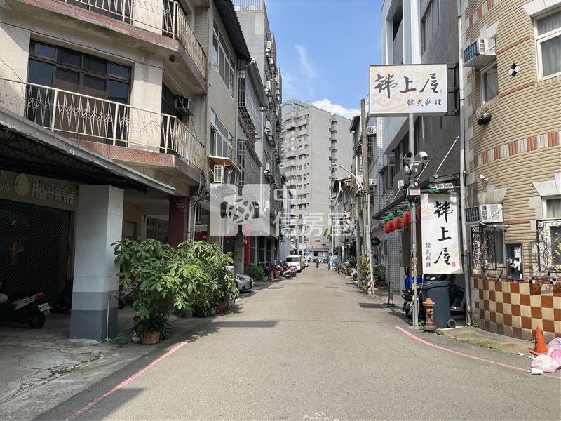 篤行路4套房房屋室內格局與周邊環境