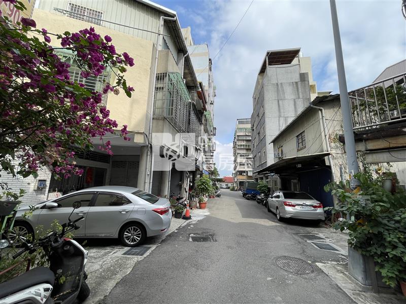 篤行路4套房房屋室內格局與周邊環境