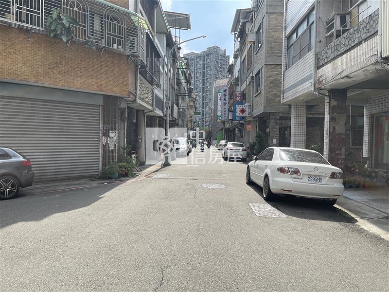 篤行路4套房房屋室內格局與周邊環境