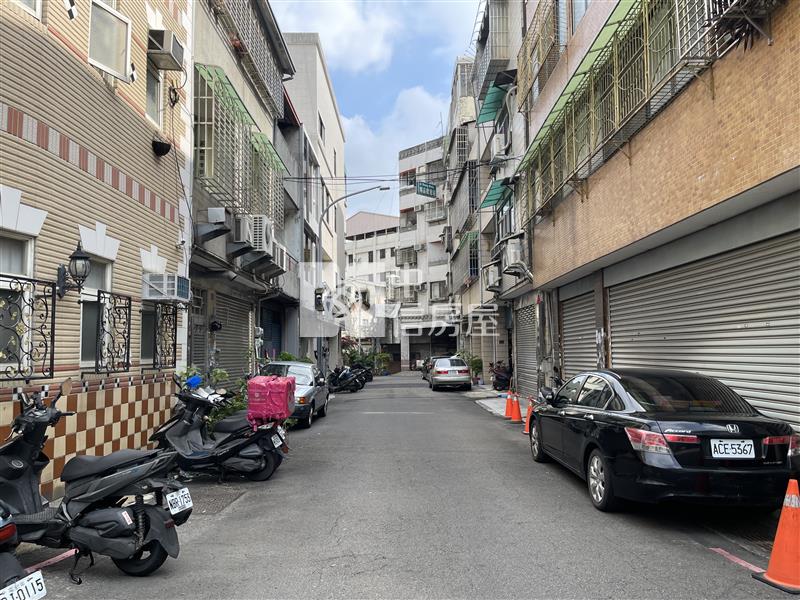 篤行路4套房房屋室內格局與周邊環境