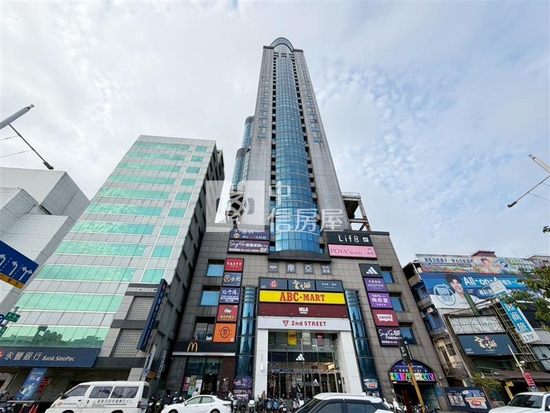 基隆地標麗榮皇冠知名店家現成金房東房屋室內格局與周邊環境