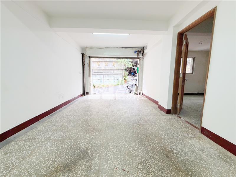 劉銘傳路邊間3房車庫房屋室內格局與周邊環境