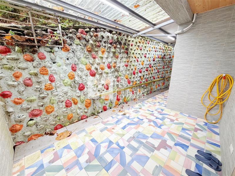 東明路名人巷裝潢美4房有平台房屋室內格局與周邊環境