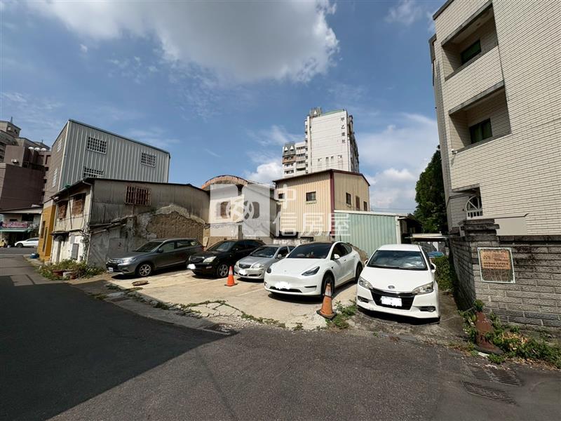 住二大面寬美建地房屋室內格局與周邊環境