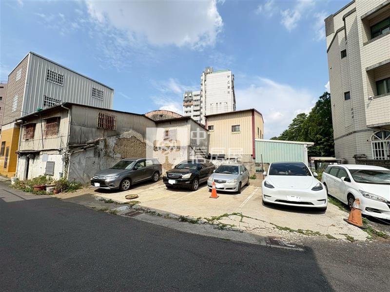 住二大面寬美建地房屋室內格局與周邊環境