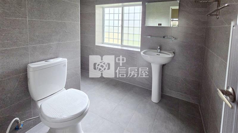 仁德近86保安路整新車庫透天房屋室內格局與周邊環境