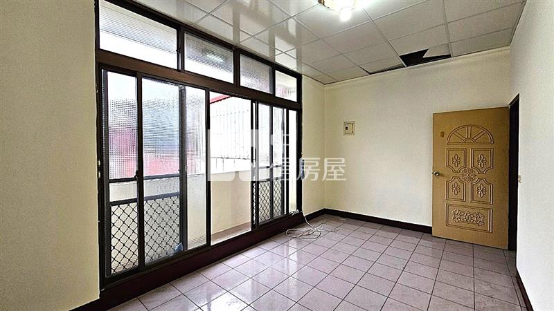 塗城路6米活巷車庫雙車投資透天房屋室內格局與周邊環境