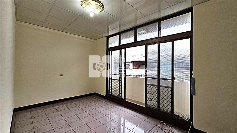 塗城路6米活巷車庫雙車投資透天房屋室內格局與周邊環境