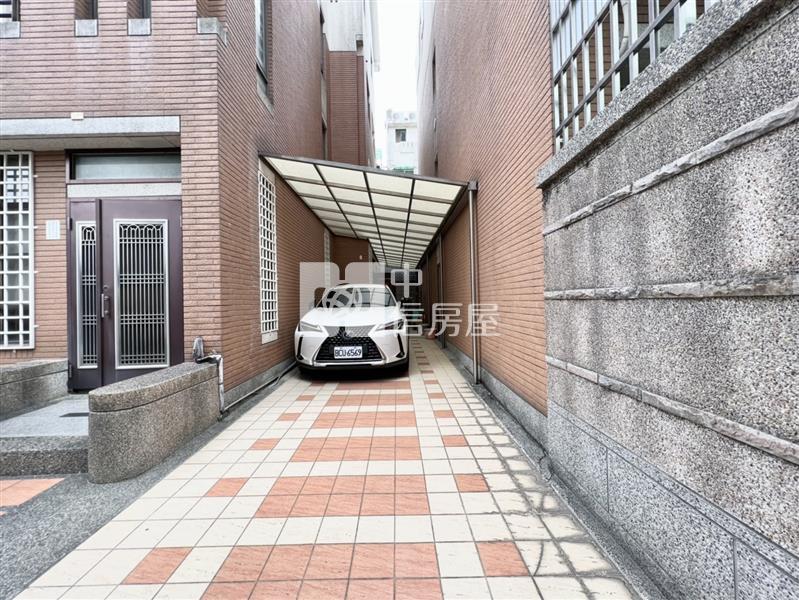 軍功國小旁雙車美墅(專任)房屋室內格局與周邊環境