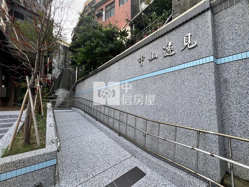 中山遠見全新電梯三房車房屋室內格局與周邊環境