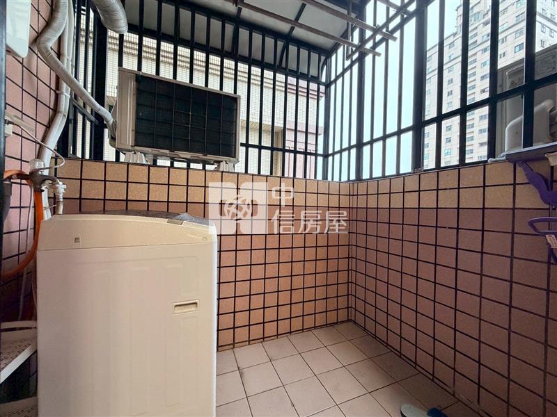 安平河岸精裝二房車位房屋室內格局與周邊環境
