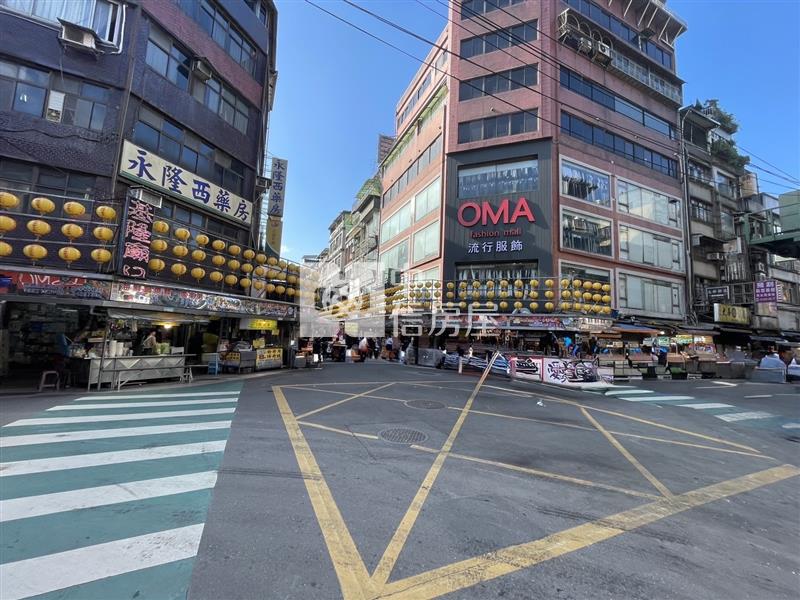 正廟口商圈3樓裝潢為AI模擬示意圖房屋室內格局與周邊環境