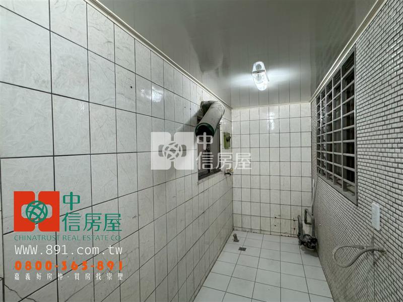 自強街車庫別墅房屋室內格局與周邊環境