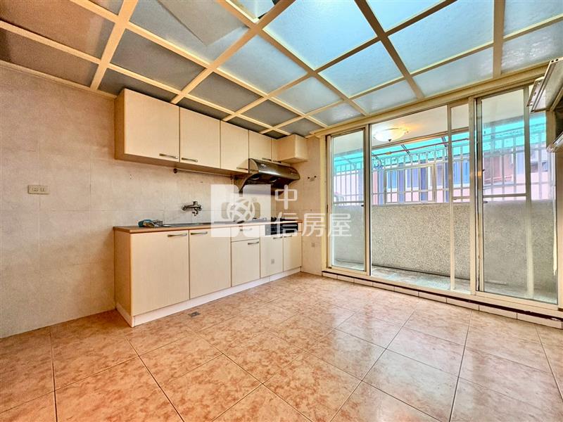 專任華夏房屋室內格局與周邊環境